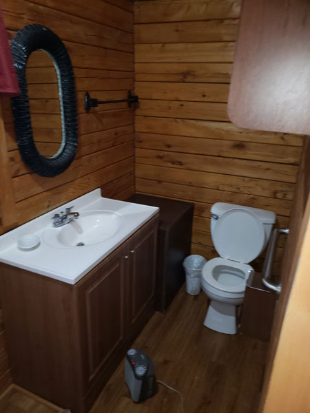 Alpine Hideaway Campground - Cabin 78 Bathroom
